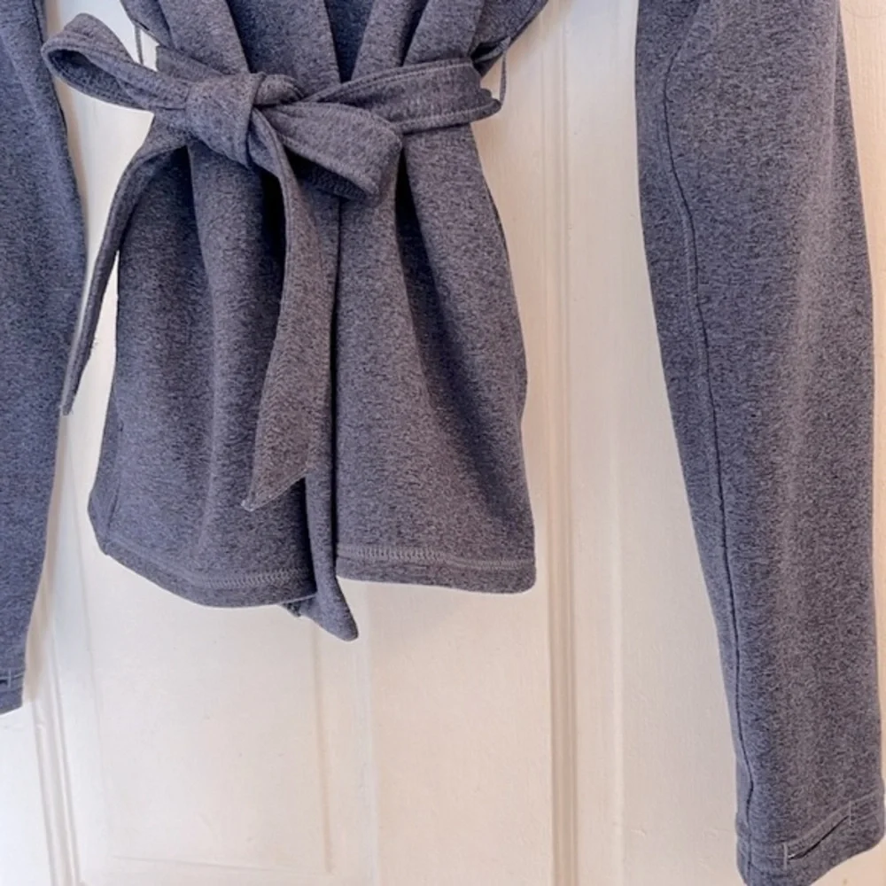 Ivivva by Lululemon purple blue heather girls wrap jacket in size 14